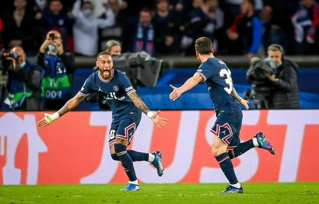 Neymar est plus excité que Messi